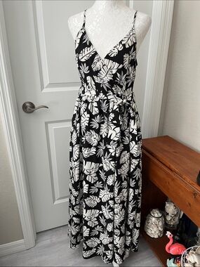 Figsight Tropical Leaf Faux Wrap Maxi Dress Tie Waist Pockets Smocked back NWOT